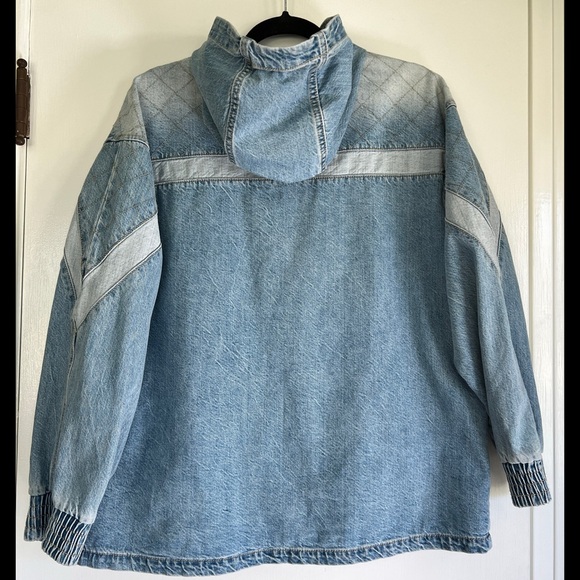 American Eagle Hooded Jean Jacket Size Medium - Picture 2 of 5